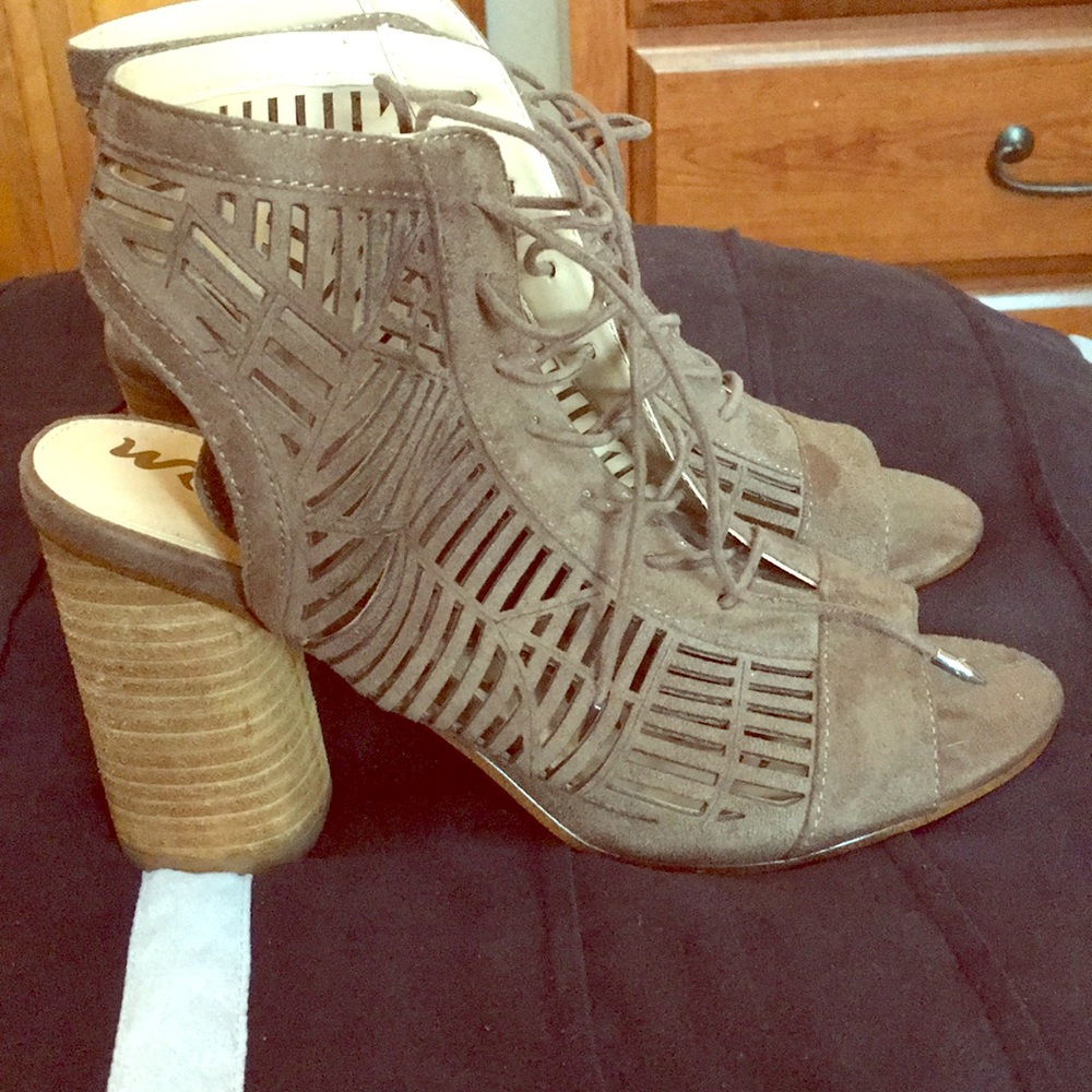 Never worn cute pep toe tie up sandals/booties!